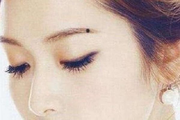 Vị trí nốt ruồi xuất ngoại